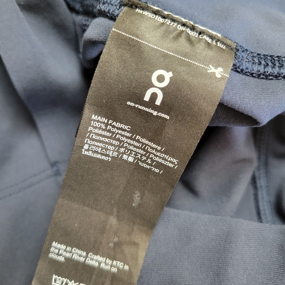 On Running Run On Clouds Active Tight Women's Xs … - image 8